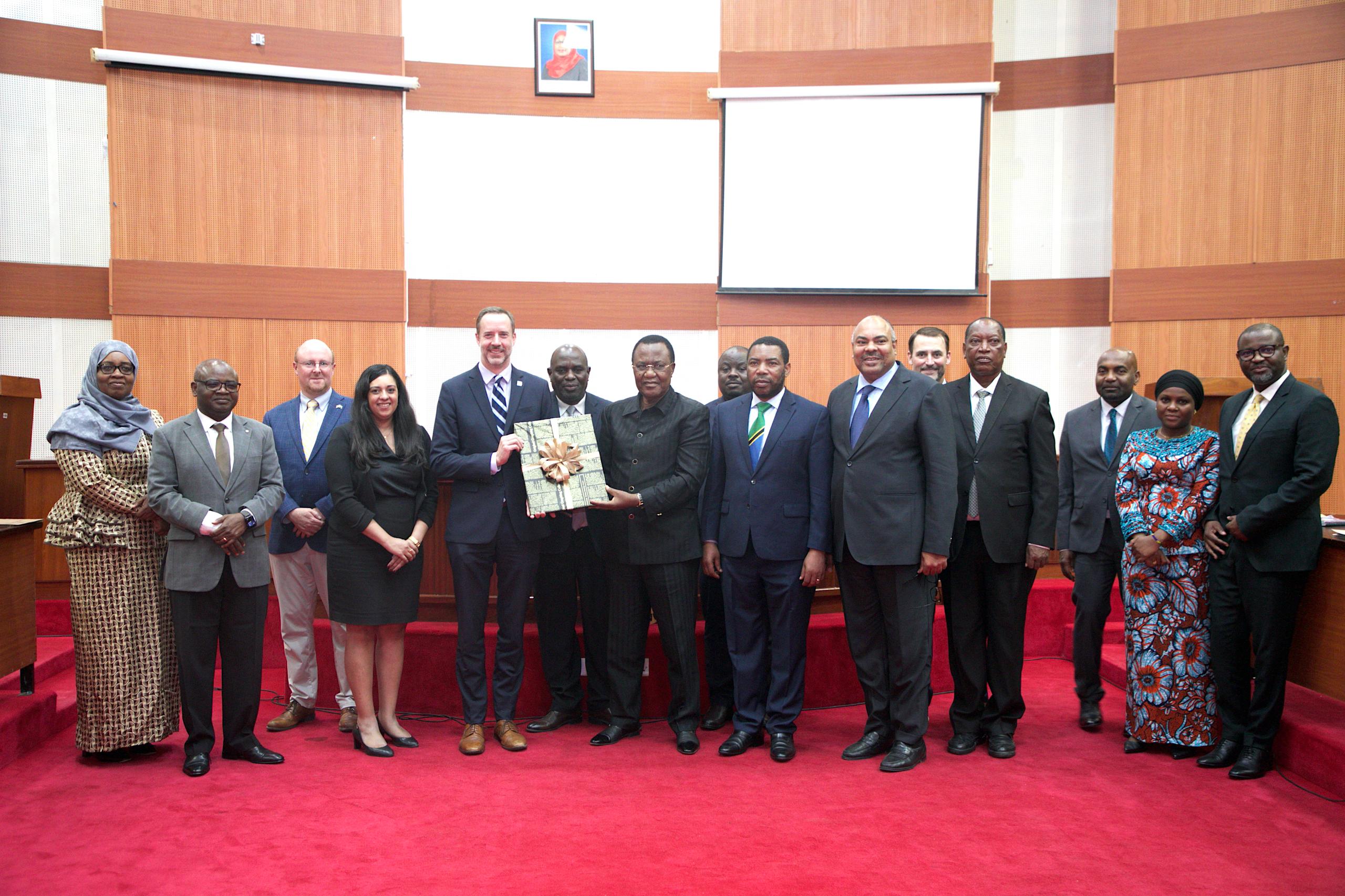 You are currently viewing Marekani yaahidi kuendelea kutoa fedha kuisaidia Tanzania kutatua vikwazo vya ukuaji uchumi