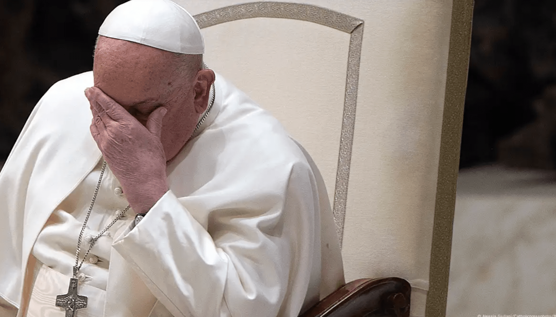 You are currently viewing Papa Francis aendelea na matibabu hospitali kwa siku 4