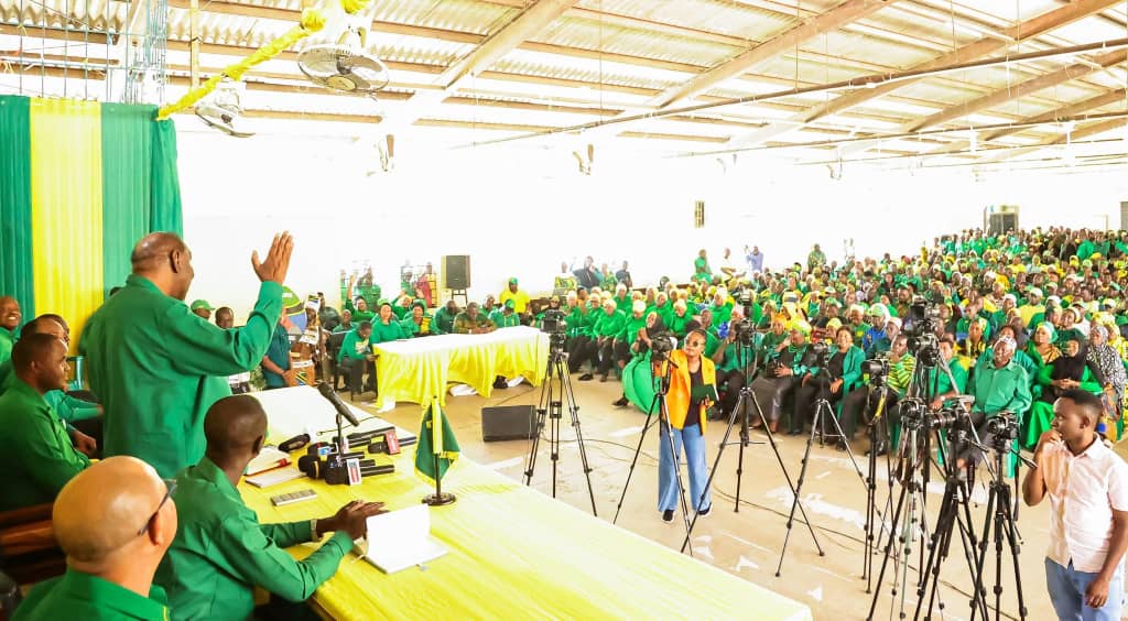 Read more about the article Wasira: Watanzania kataeni kuyumbishwa