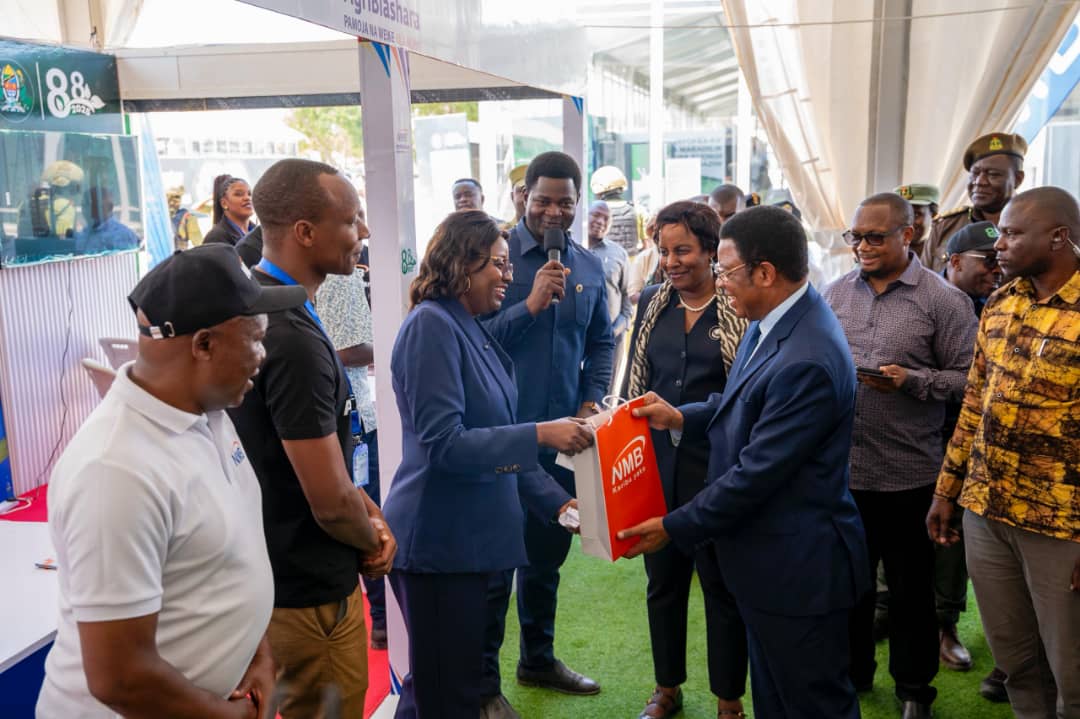 You are currently viewing Majaliwa akoshwa NMB kutoa huduma ya kukatia bima ng’ombe 2000