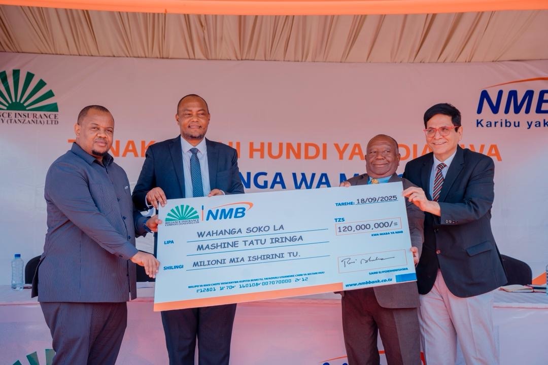 Read more about the article NMB, RELIANCE wakabidhi fidia ya milioni 120 baada ya moto soko la Mashine Tatu