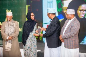 Read more about the article NMB Yapokea Tuzo ya Uwajibikaji wa Kijamii Katika Elimu kwenye Tuzo za Mufti 2025