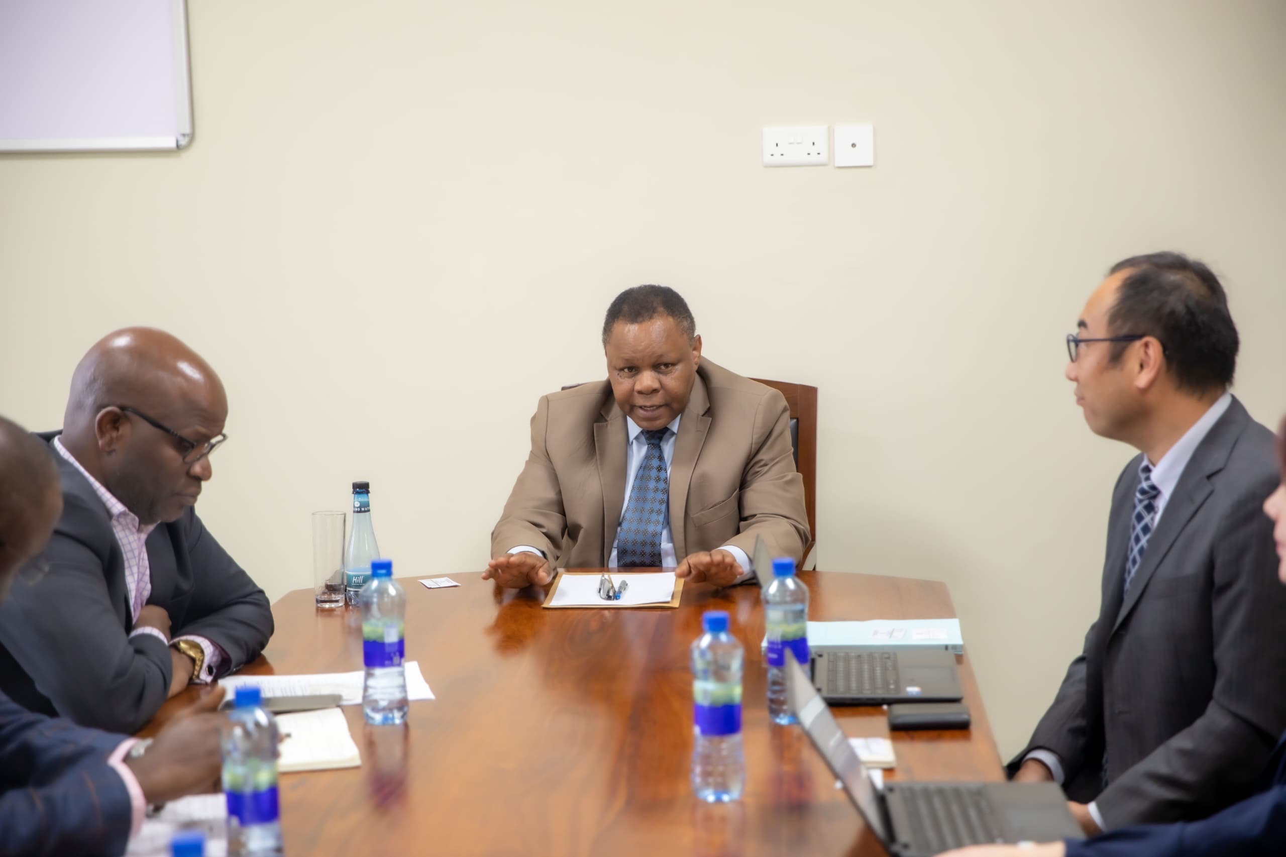 You are currently viewing Mpango wa usafirishaji umeme kutoka Tanzania hadi Uganda waiva