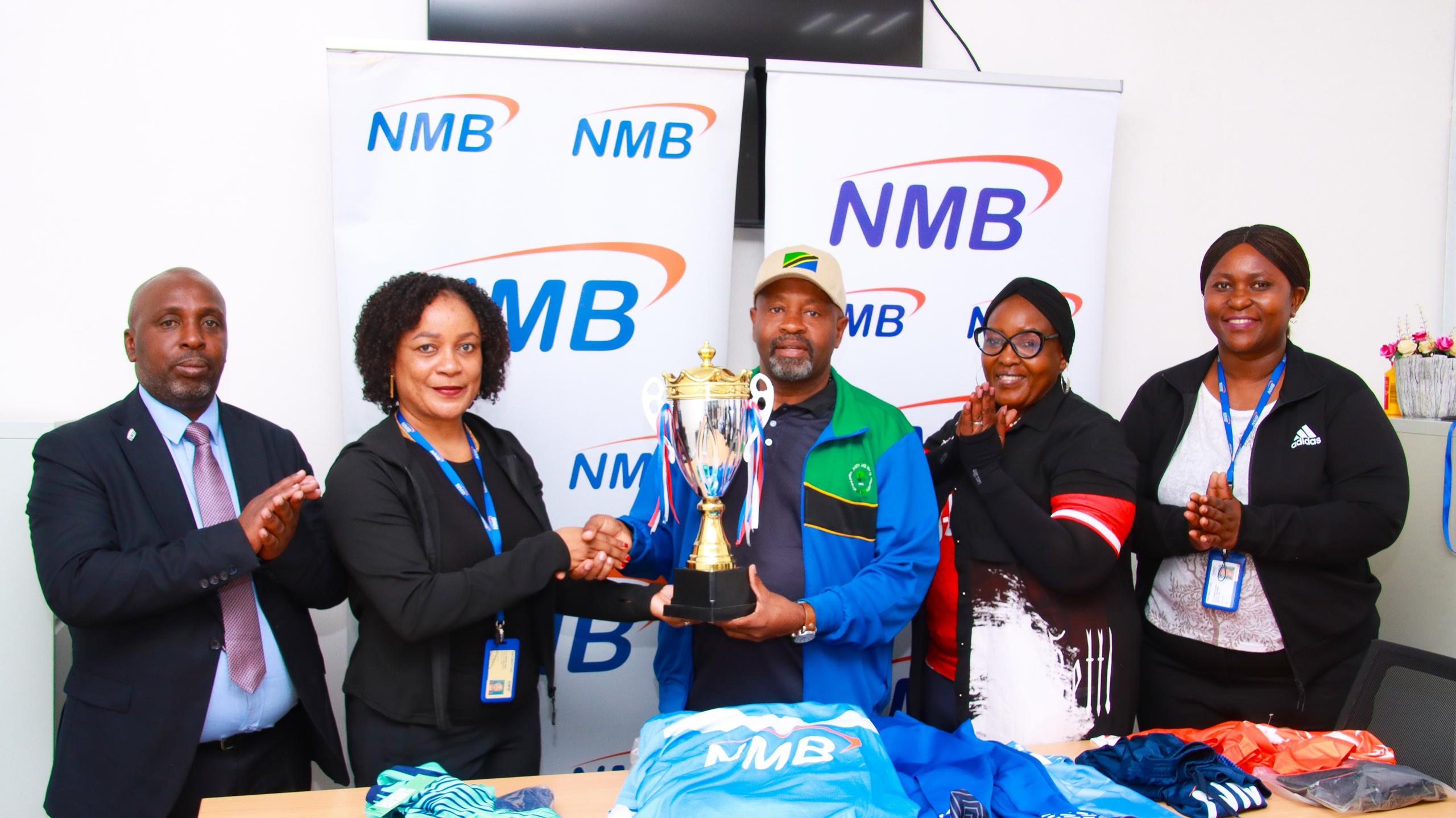 You are currently viewing NMB yakabidhi jezi za milioni 36 kwa SHIMIWI