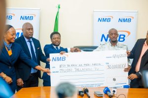 Read more about the article NMB yakabidhi milioni 30 kupiga jeki sherehe za kuzima Mwenge wa Uhuru