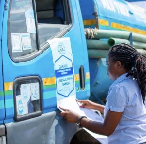 Read more about the article DAWASA yatoa siku 13 kwa watoa huduma magari ya majitaka kuchukua vibali 