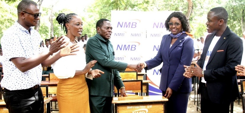 You are currently viewing NMB yakabidhi misaada ya Mil. 21.6/- Shule za Msingi, Sekondari Malinyi 