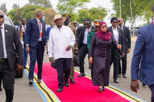 Read more about the article Dkt. Samia aeleza mikakati kuboresha usafiri Tanzania na Uganda