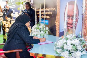 Read more about the article Rais Samia aongoza waombolezaji kuuaga mwili wa marehemu Lukuvi