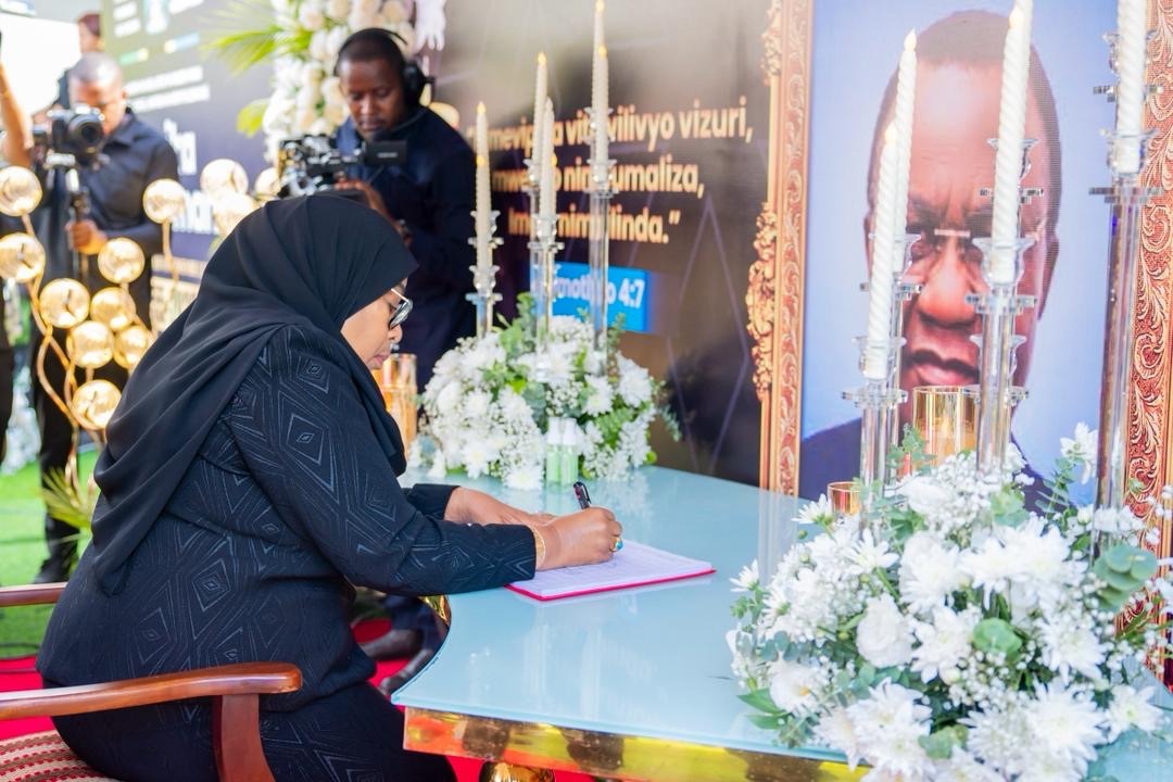 You are currently viewing Rais Samia aongoza waombolezaji kuuaga mwili wa marehemu Lukuvi