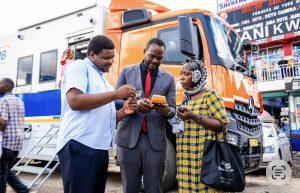 Read more about the article Wakazi Dar waipongeza NMB ikizindua huduma za matawi yanayotembea
