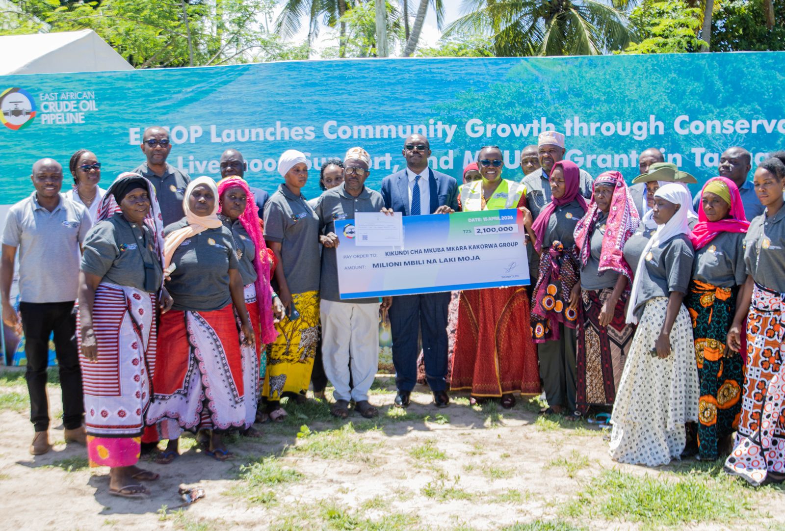 You are currently viewing EACOP yasaidia fedha vikundi 16 kuinua uchumi Tanga