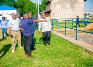 Read more about the article Bodi DAWASA yasisitiza kukamilika kwa wakati ufungaji pampu mpya za maji