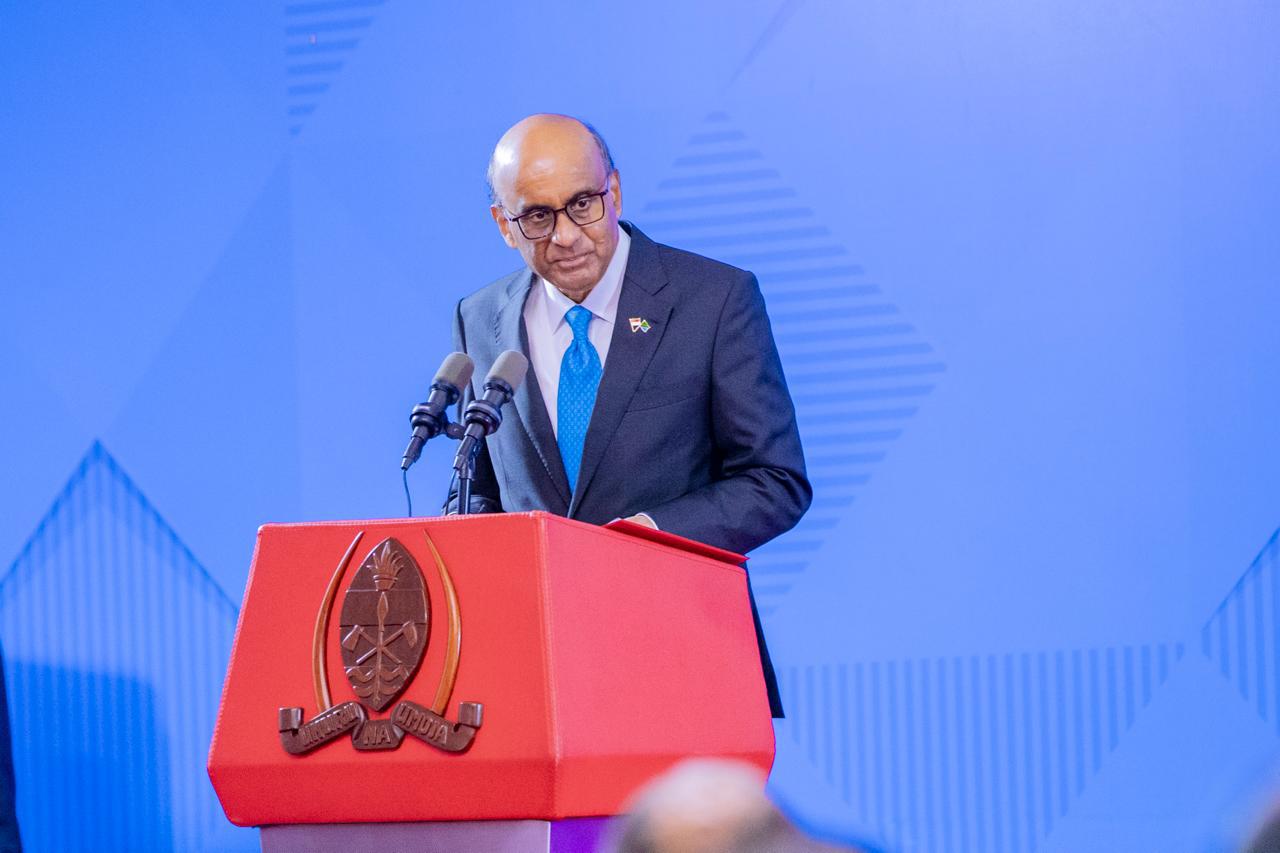 You are currently viewing Rais wa Singapore akoshwa na fursa za uwekezaji TZ