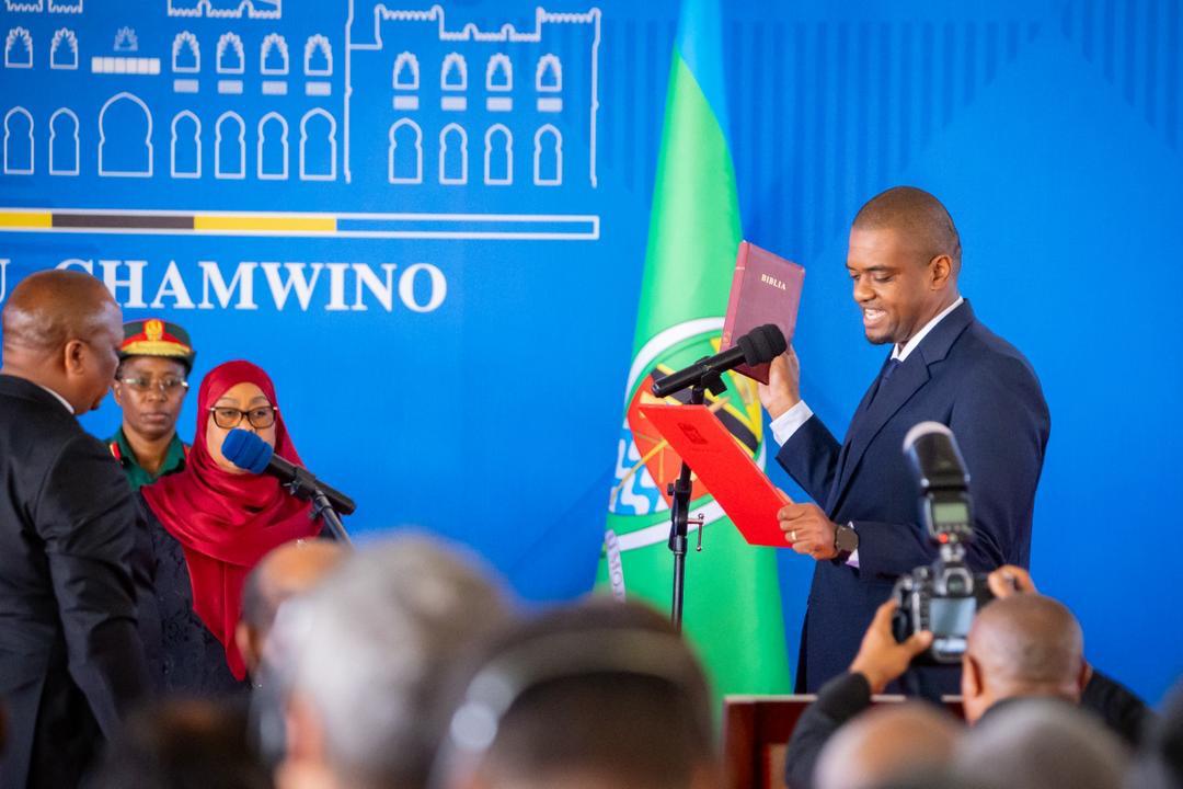 You are currently viewing Rasmi Ndejembi aapishwa kuwa Makamu wa Rais