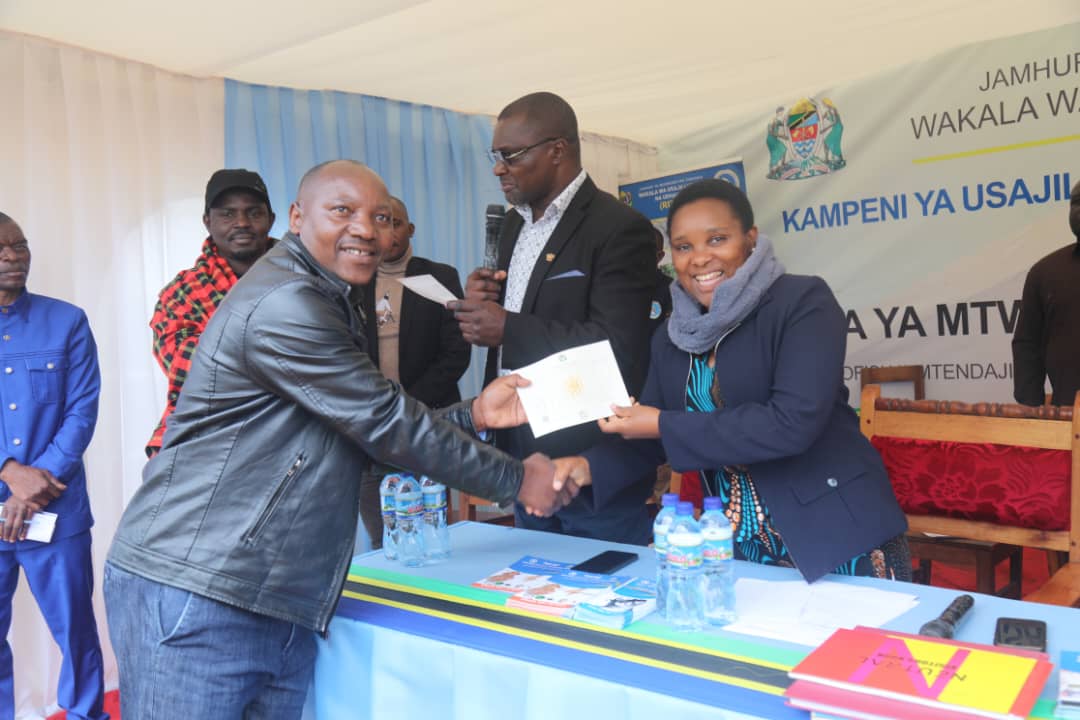 You are currently viewing RITA yasogeza huduma za usajili vizazi, vifo Mufindi
