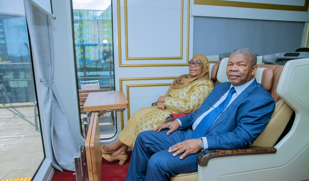 You are currently viewing Rais Samia, Rais wa Angola wasafiri kwa SGR kuelekea kuzindua miundombinu ya Mji wa Serikali